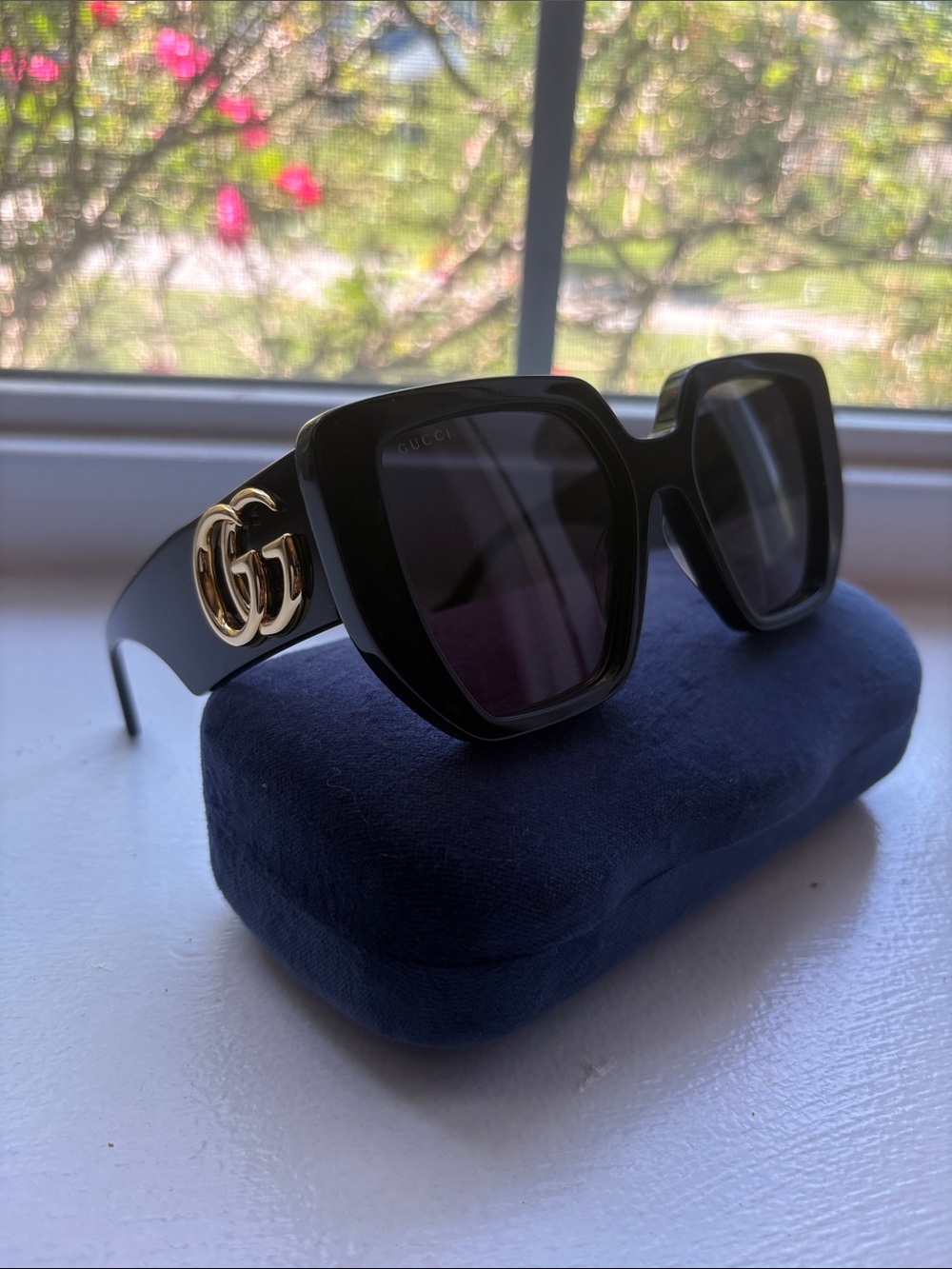 Gucci Oversized Square Sunglasses in Black with Dark Lenses - Picture 5 of 9